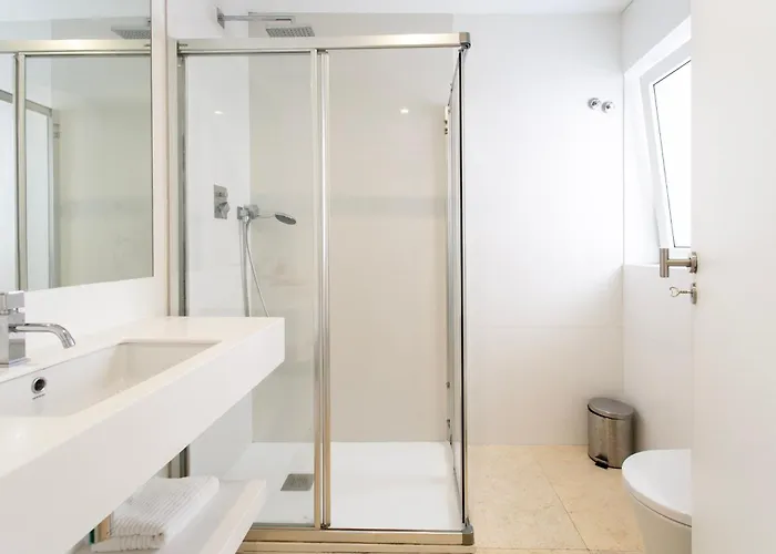 Prime Modern And Лиссабон